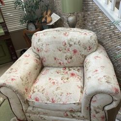 Black Friday Special Love Seats Floral Old
