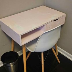 Child's Desk & Chair