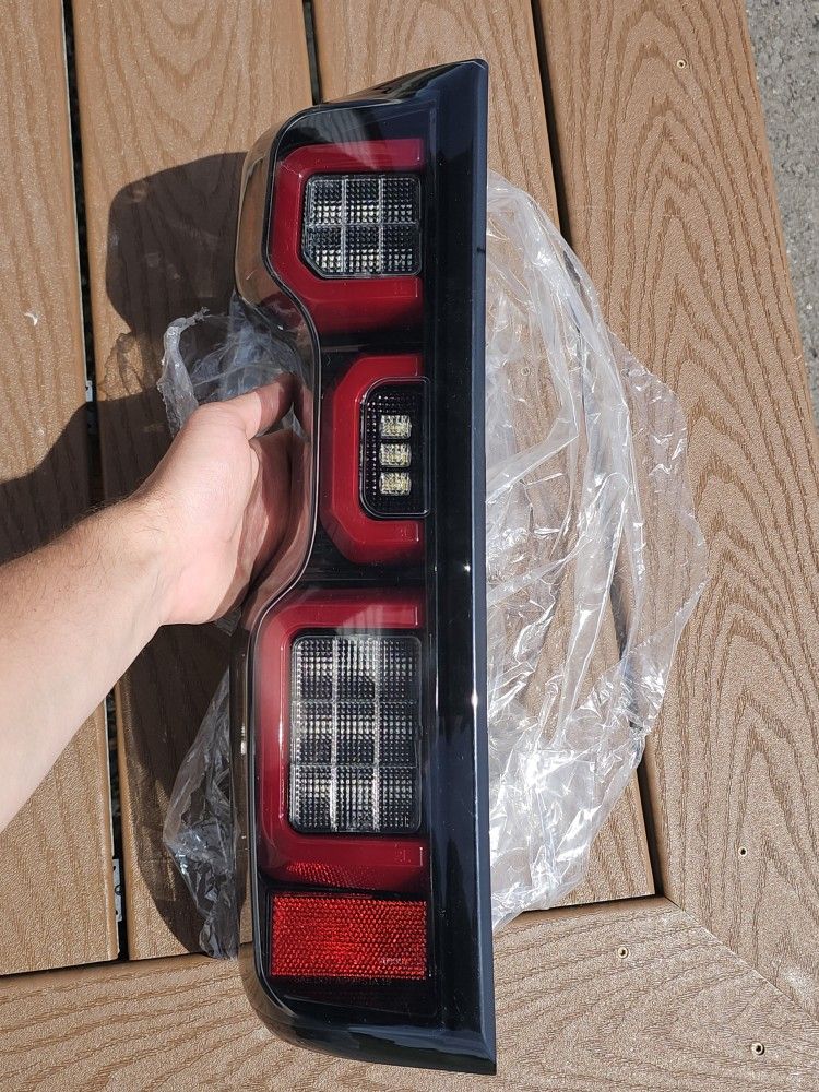 Recon LED tail lights. Chevy Silverado 1500, 2019-25