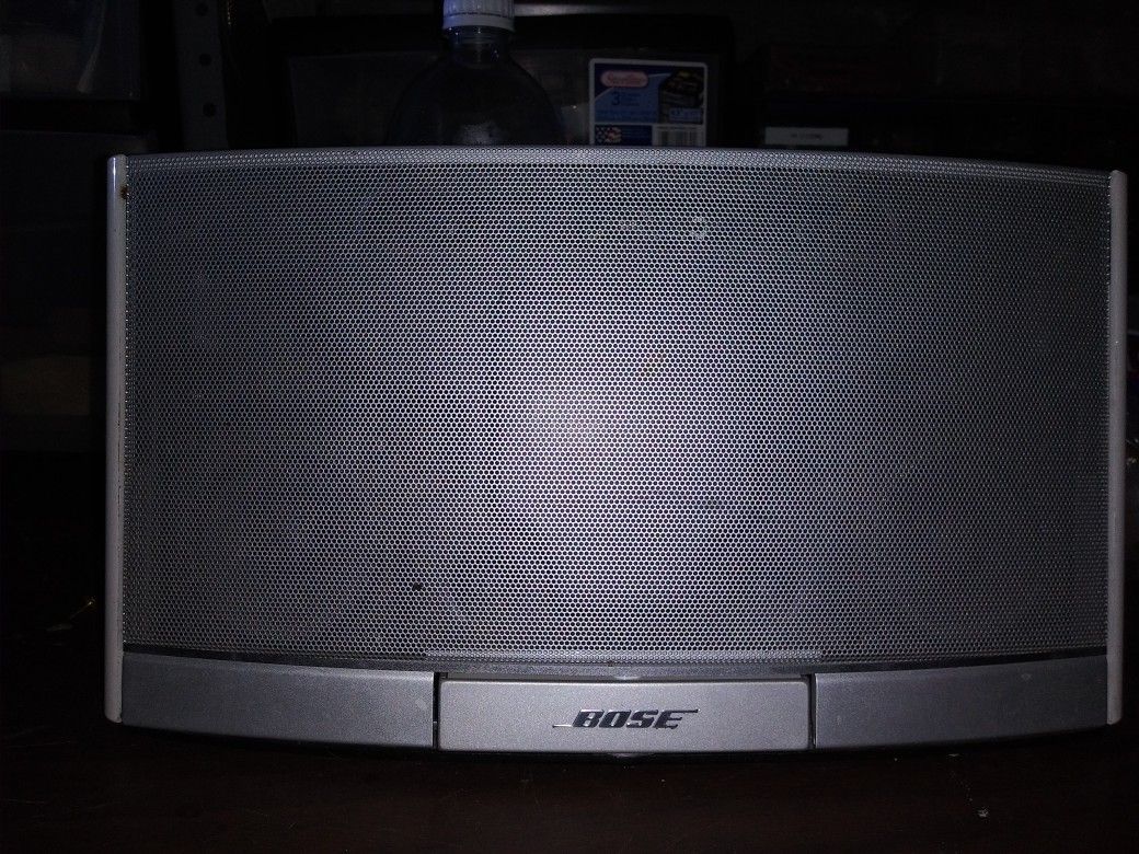 Bose speaker with sound dock
