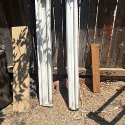 2 Fluorescent Light Fixtures 
