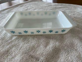 Vintage Pyrex Turquoise Snowflake Casserole Dish | Mid-Century Modern | Excellent Condition