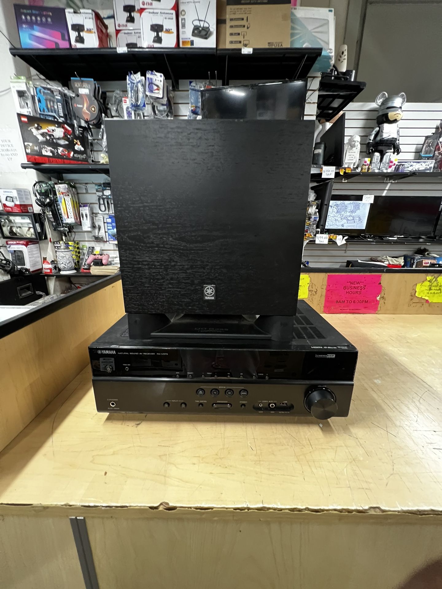 YAMAHA RECEIVER (RX-V373) W/SUBWOOFER SELLING FOR $229‼️