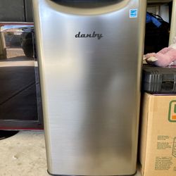 Danby Contemporary Classic Retro Refrigerator