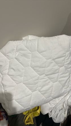 2 Twin Mattress Protectors
