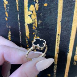 14k BLACK FLOWER RING 