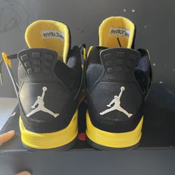 Jordan 4 Retro Thunder 