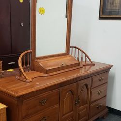 Dresser With Mirror 