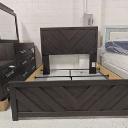 New Queen Size Bedroom Set 🚚 we can deliver 🚚 Bed Frame With Dresser And Mirror And Nightstand  $39 initial payment  Total price $949
