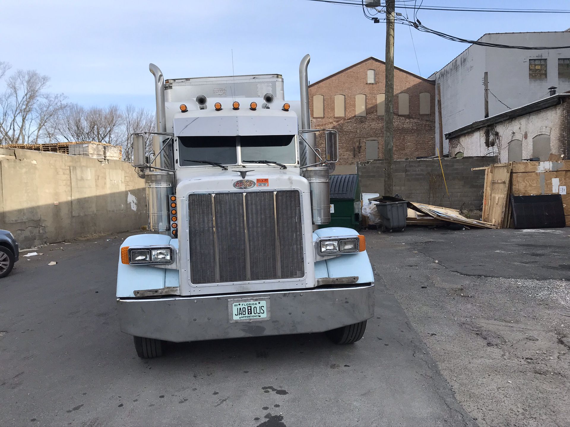 Photo Up for grabs 1999 Peterbilt 379 with a super 10speed Trans only 260,000 miles on fresh overhaul engine no E logs only $35,000