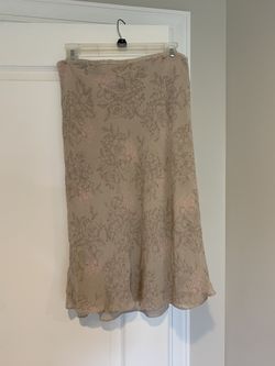 Like NEW beige skirt with floral pattern (size S)