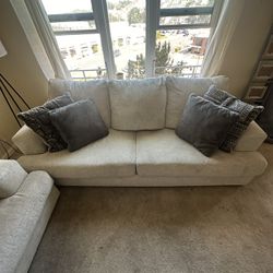 Soletren Sofa & Loveseat