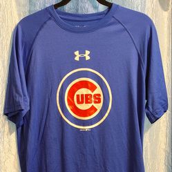 Chicago Cubs Size M Vintage (2015) Under Armour "HEAT GEAR" T-Shirt  EXCELLENT CONDITION!👀🤯 Please Read Description.