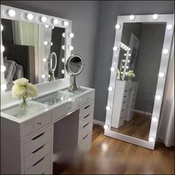 Dazzling Make Up Vanity Set 