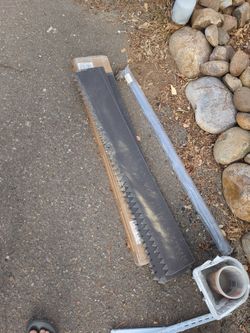 Metal garden edging