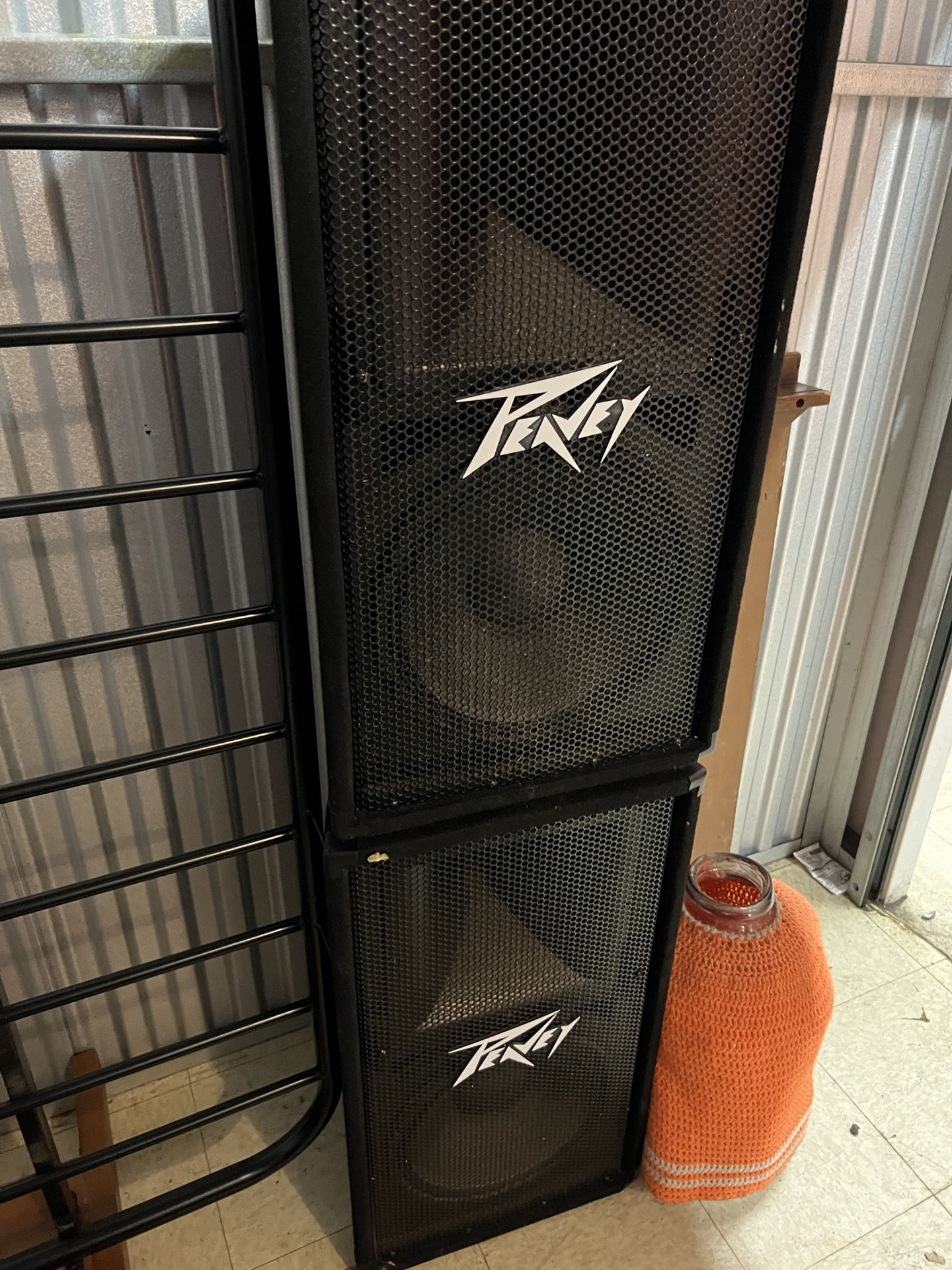 Peavy DJ Speakers Pair With Stands ( These Are PASSIVE speakers )