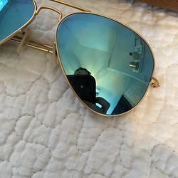 Raybans - Aviators - From Macy’s!!! ZERO Scratches 