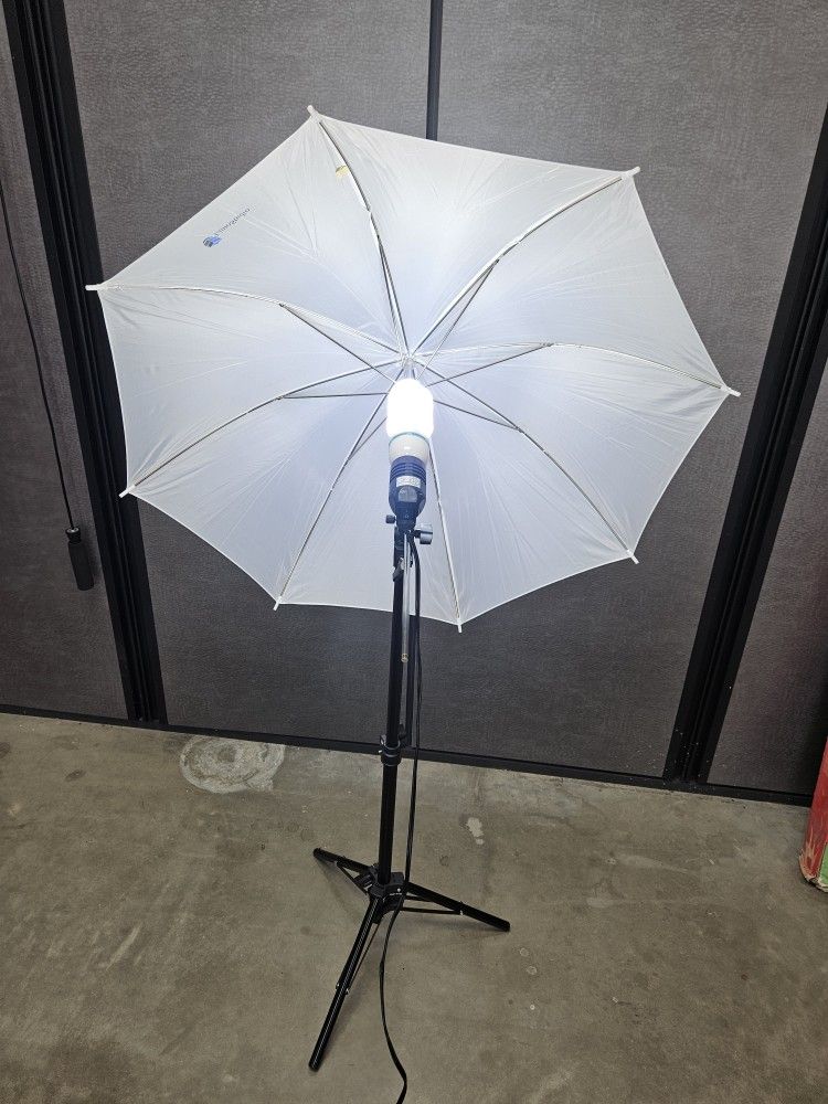 Podcast lighting accessory