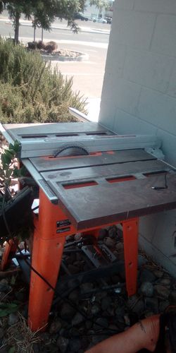 14" Rigid cast iron table saw with blade included