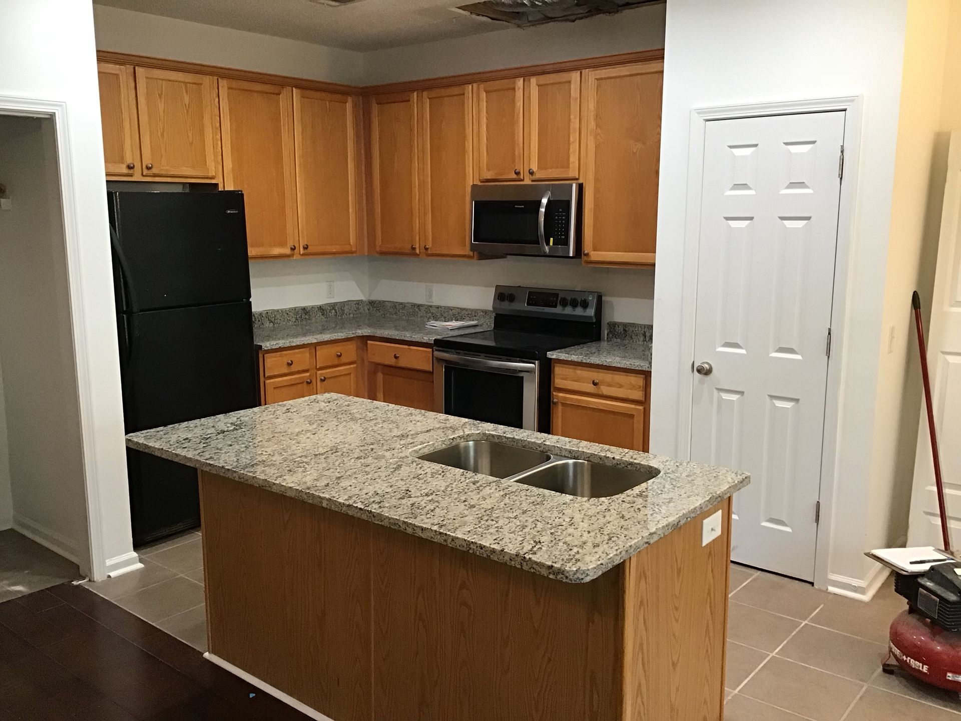 GRANITE, MARBLE, QUARTZ & CABINETS