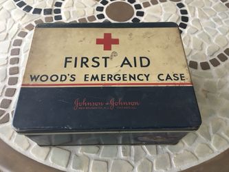 !939 Johnson & Johnson First Aid Wood’s Emergency Case