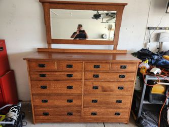 Dresser mirror set