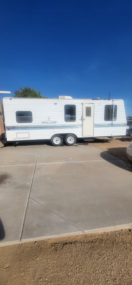 1996 Mallard 26 Ft Travel Trailer