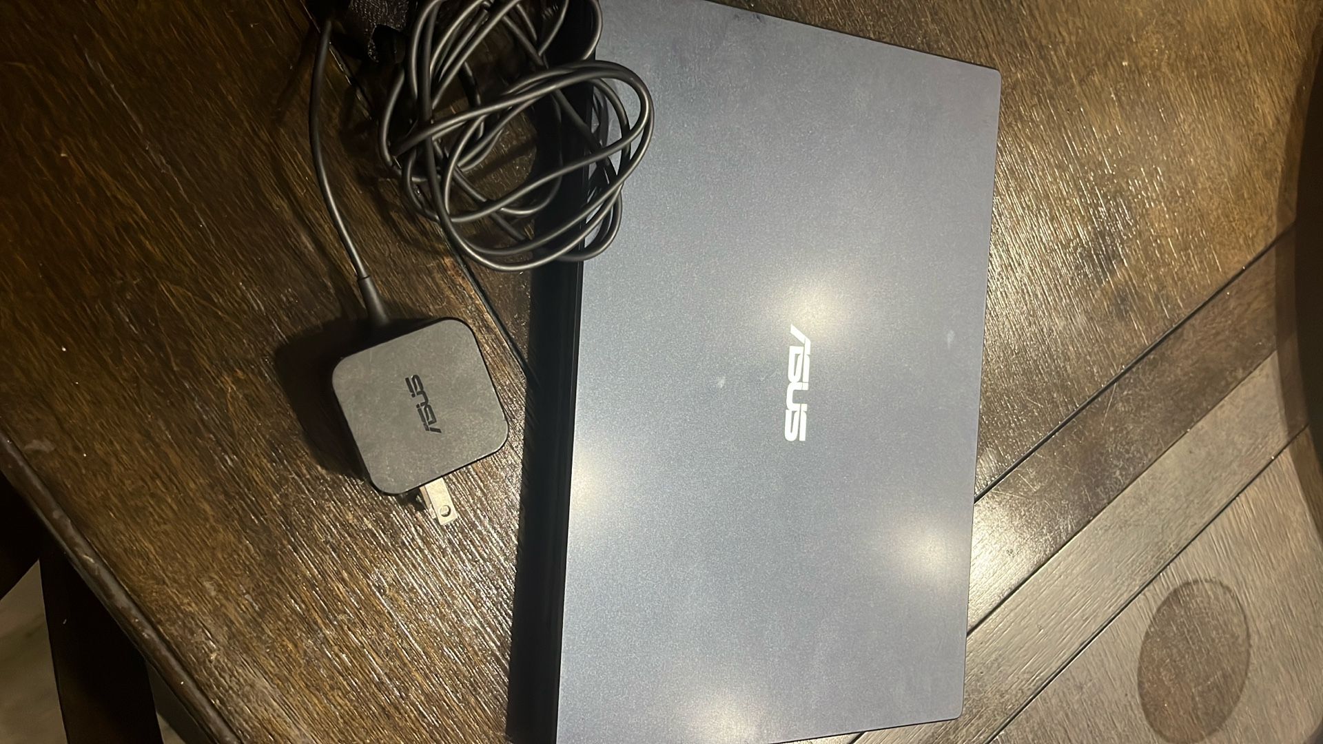 ASUS VivoBook E210 laptop