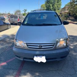 Toyota Sienna 