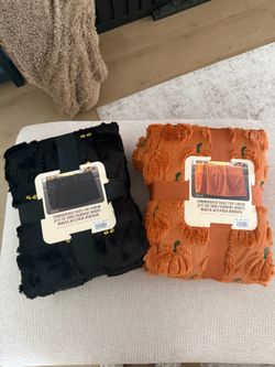 VIRAL TIK TOK COSTCO FAUX FUR HALLOWEEN FALL THROW