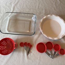 Casserole dish 13” x 9”, pie dish 13” x 9”, small strainer, measuring spoons & measuring cups. 