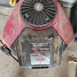 Briggs & STRATON 18.5 HP Twin Cylinder Engine 