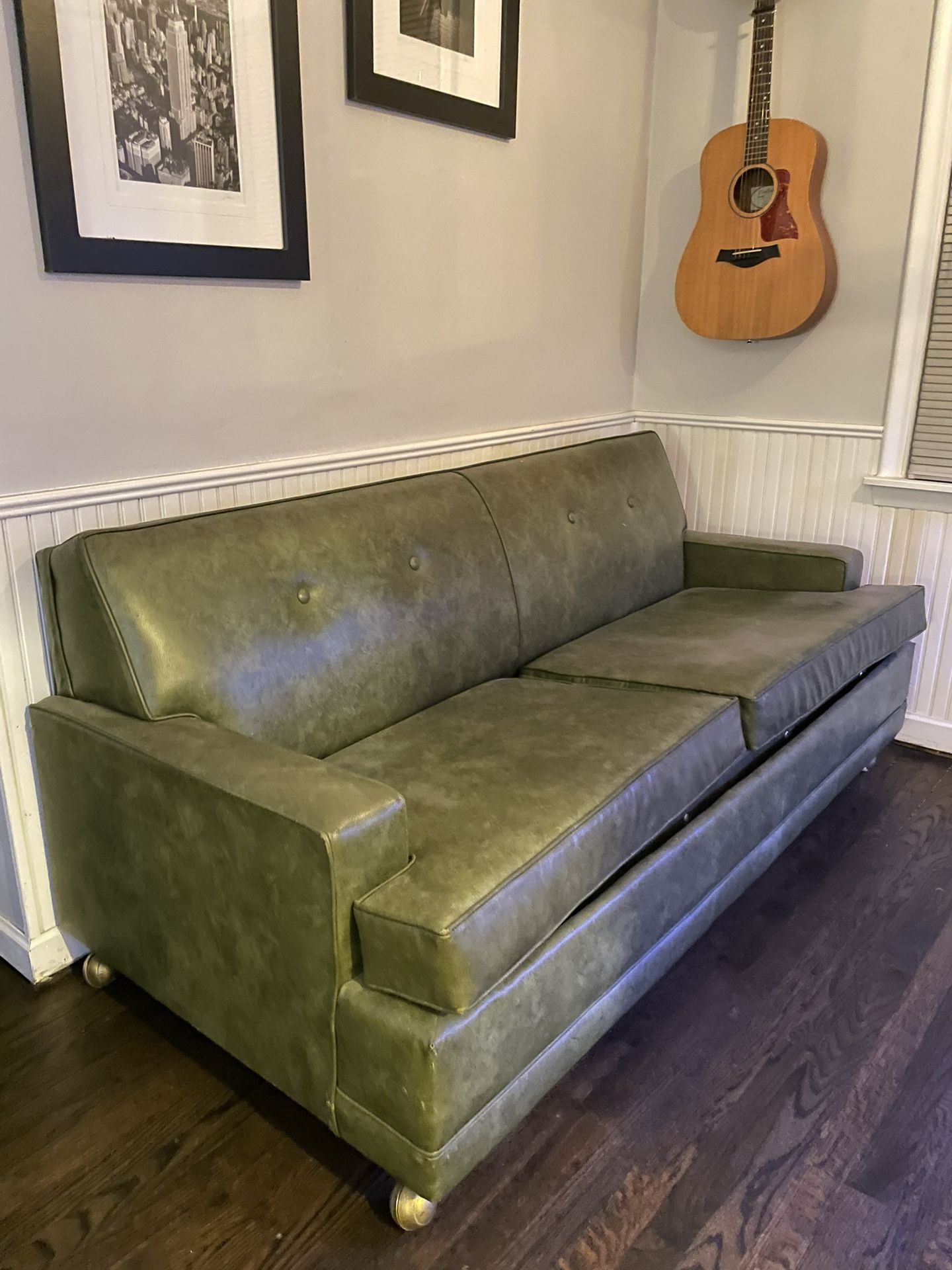 Vintage Pull Out Couch/bed for Sale in Grosse Pointe Woods, MI OfferUp