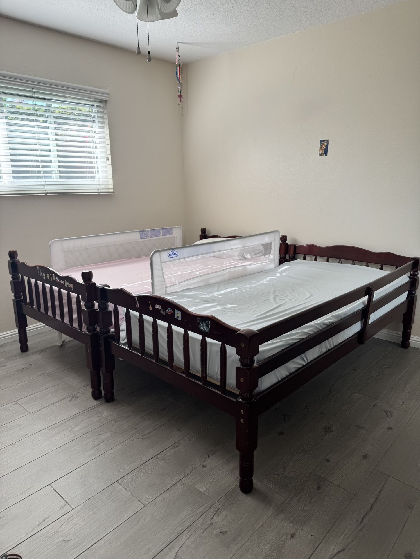 Two Twin Bed With Two Mattresses 