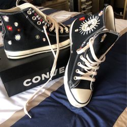 Women’s Converse  Size 9