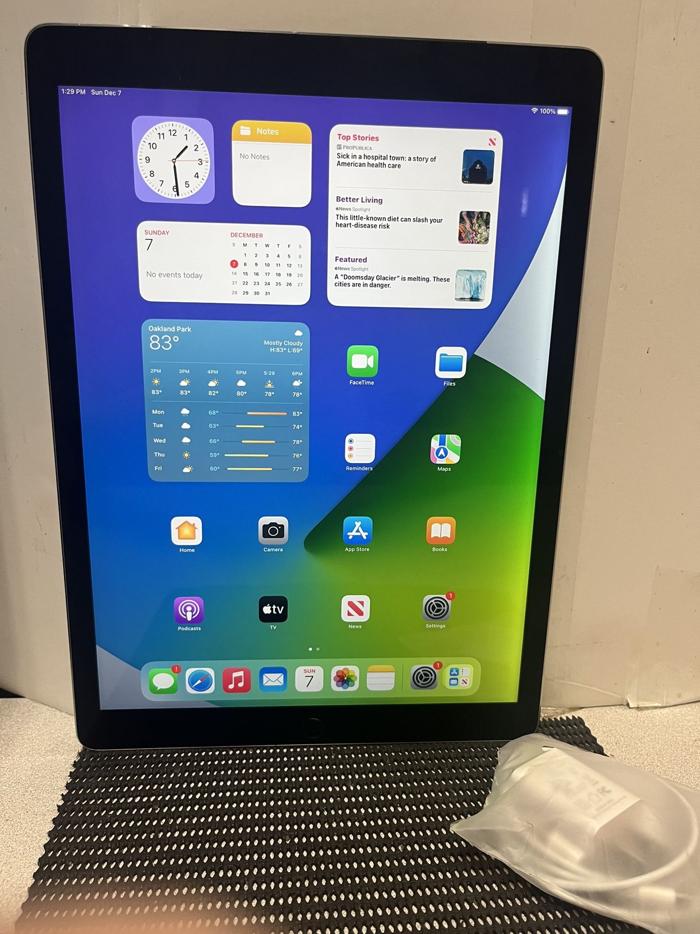 Apple iPad Pro 1st Gen 128GB 12.9” Wi-Fi -Space Gray