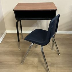Kids Desk And Chair Set 