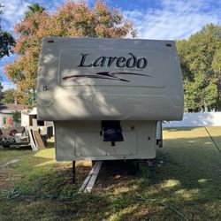 05 Laredo Camper For Sale