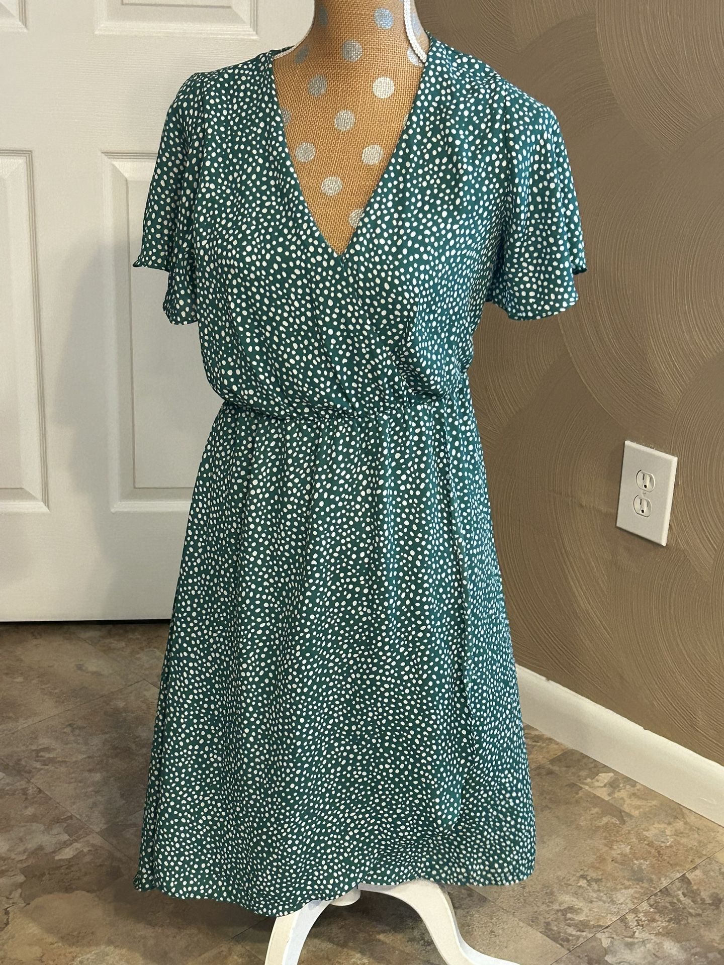 Sienna Sky Women’s Size Medium Green White Dot Flutter Sleeve Dress Fully Lined