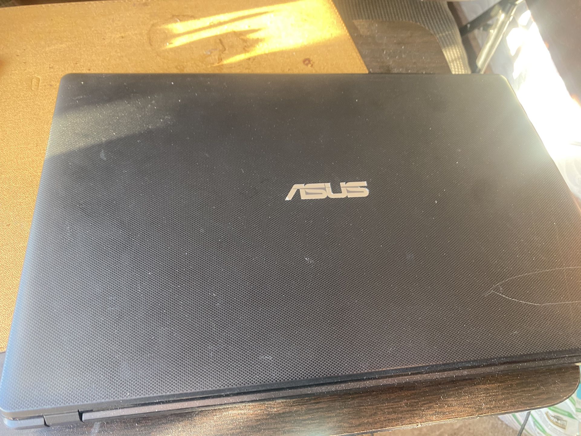 Asus Laptop With Charger +Windows 10