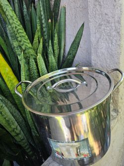 Stainless Steel Stock Pot W/ Lid 16 Quart
