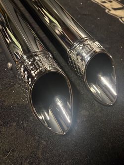 Chrome Harley Davison Motorcycle Exhaust