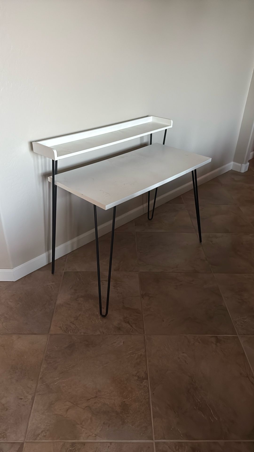 White Desk 