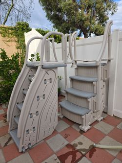 Pool stairs