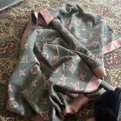 LOW PRICE MOVING- L V MASSIVE SCARF SHAWL