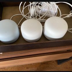 Google  Nest  Wifi w/ 2 Point And A Router