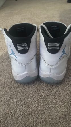 9.5 Jordan’s white and blue