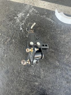 Hitch With Weight Distribution Curt