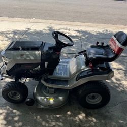 Murray MT200 42 in. 19.0 HP 540cc EX1900 Series Briggs and Stratton Engine Automatic Gas Riding Lawn