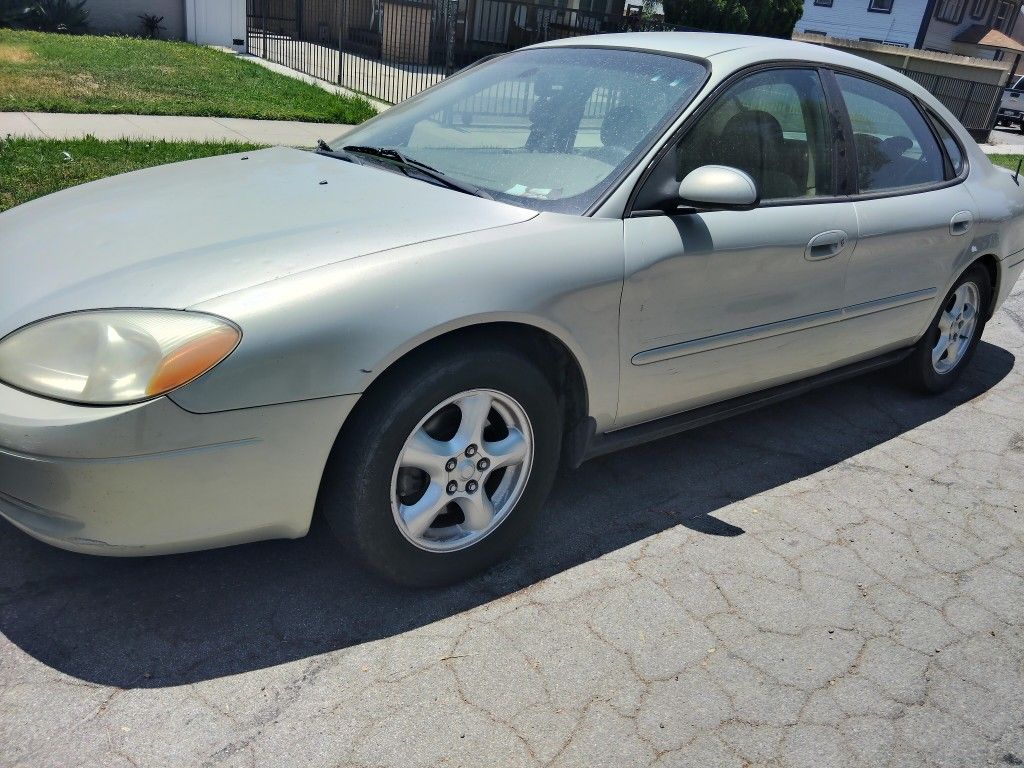 2003 Ford Taurus